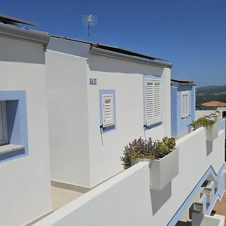Golden Sunset House - Isola Rossa شقة
